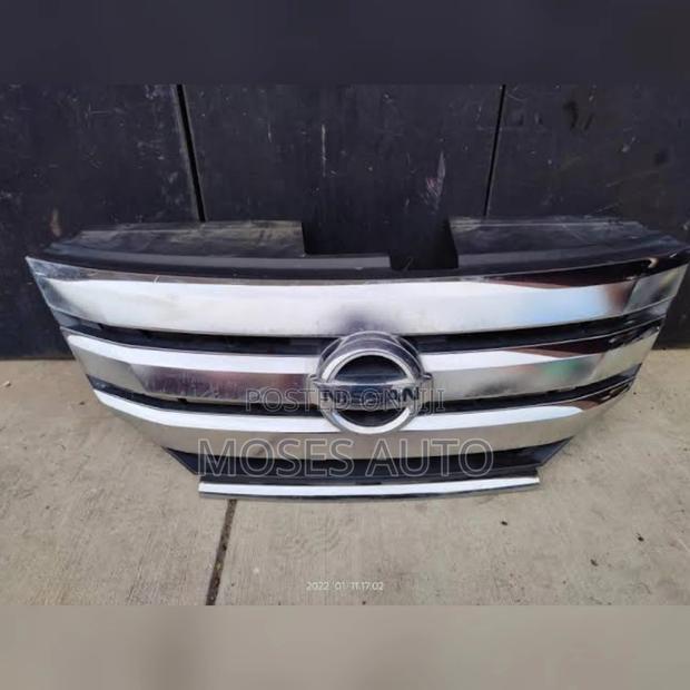 Nissan Serena Grill