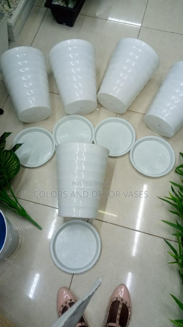 Plastic Vases With Underliner - main view