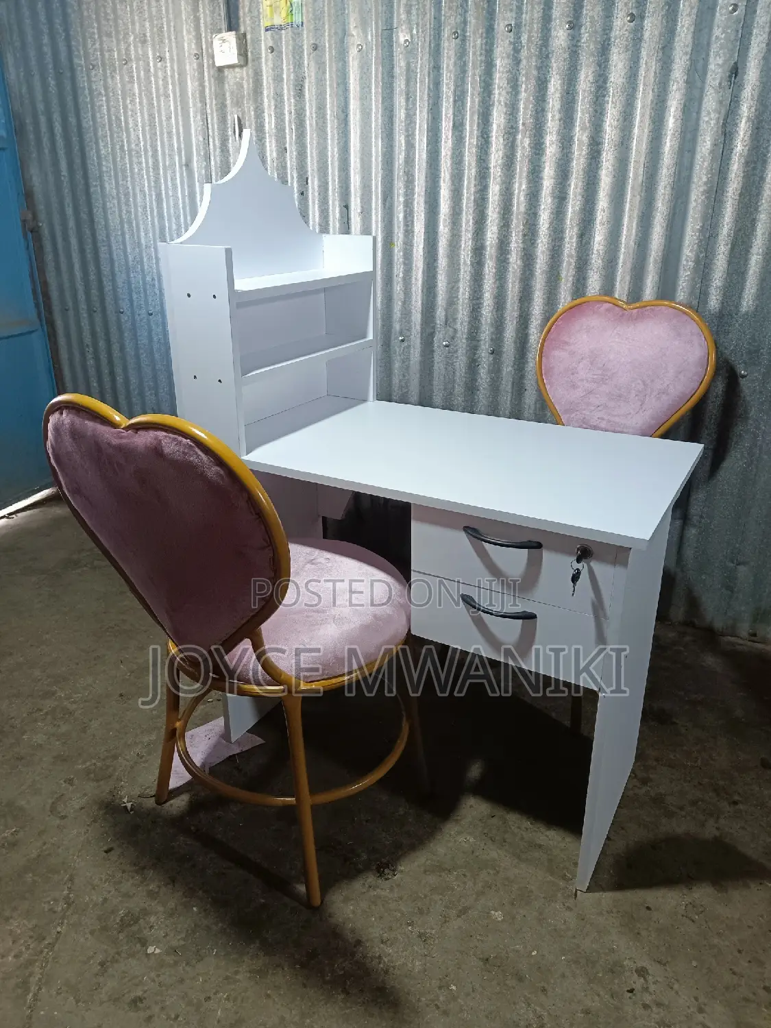 Manicure Set, 2 Baby Pink Love Seats and a Table 