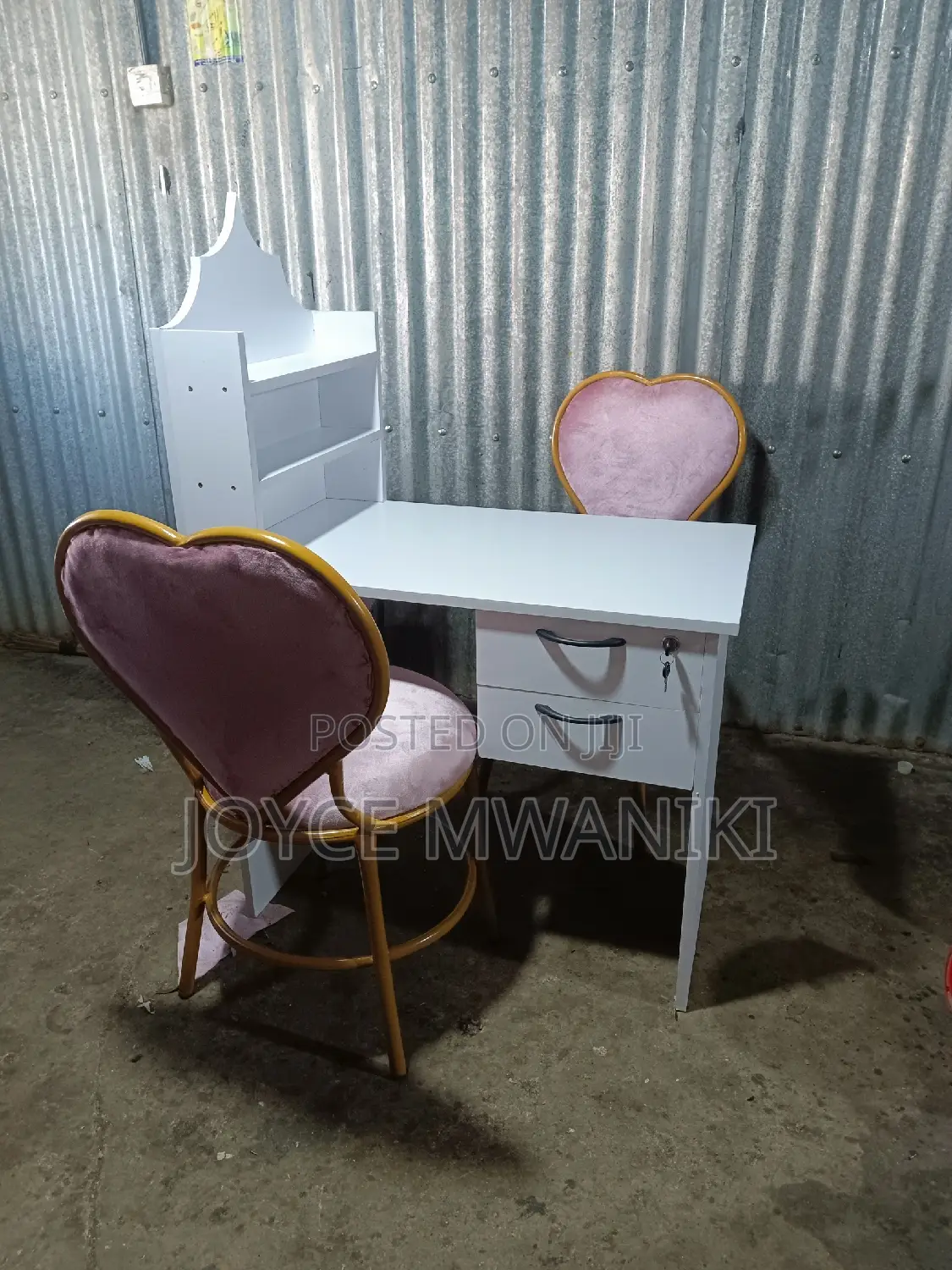 Manicure Set, 2 Baby Pink Love Seats and a Table 