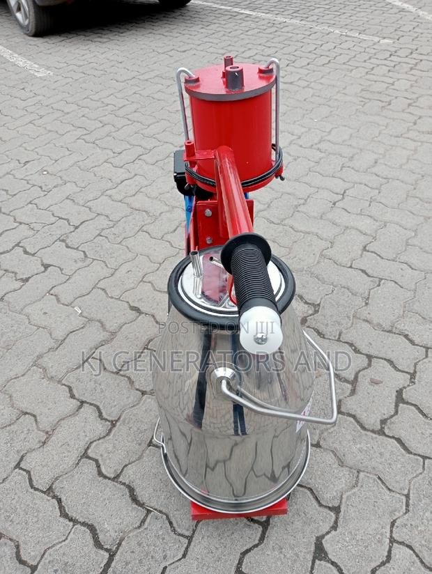 Windsor One Bucket Milking Machine - main view