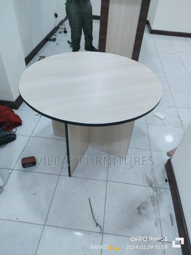 Round Board Room Table