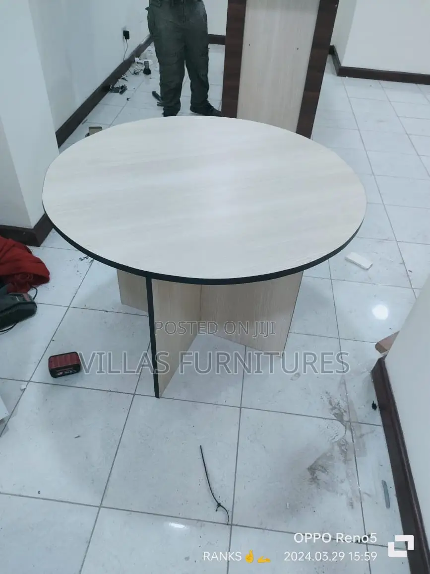 Round Board Room Table