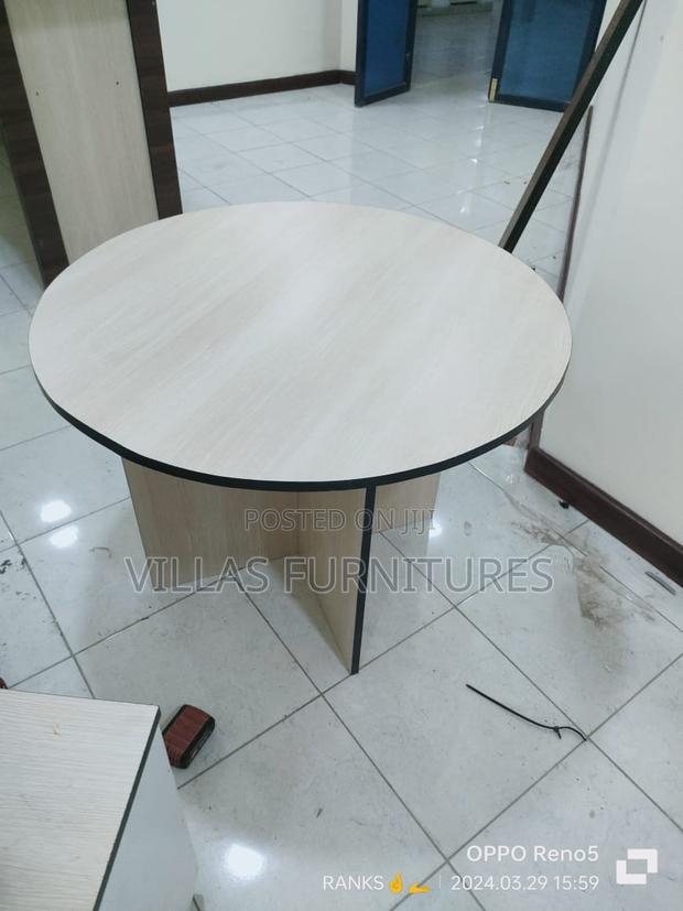 Round Board Room Table