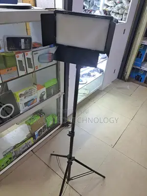 Pro Led 600 Video Light With Stand 2.1m
