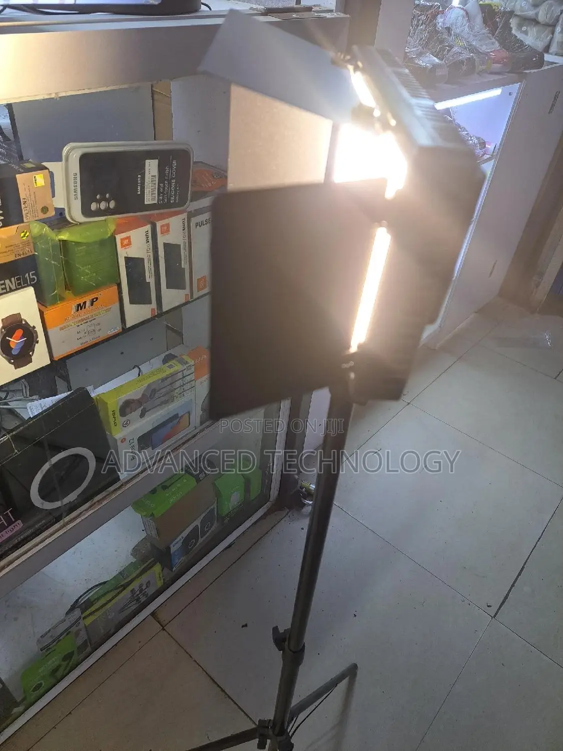 Pro Led 600 Video Light With Stand 2.1m
