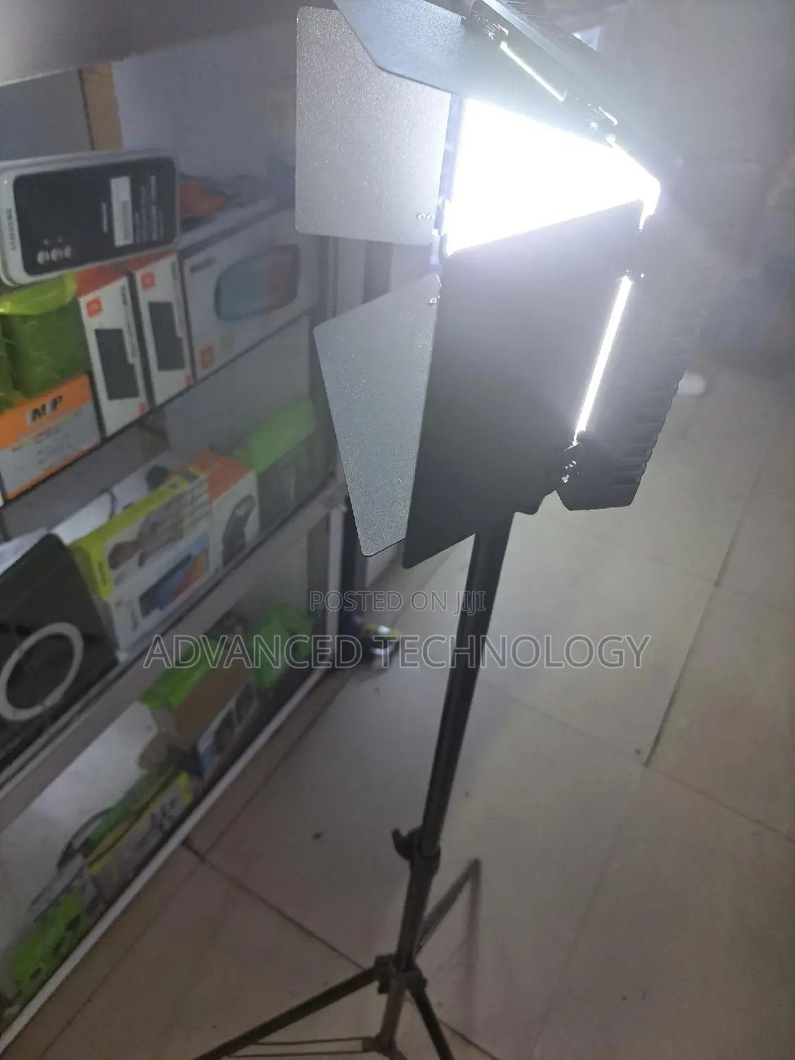 Pro Led 600 Video Light With Stand 2.1m