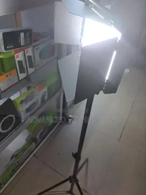 Pro Led 600 Video Light With Stand 2.1m