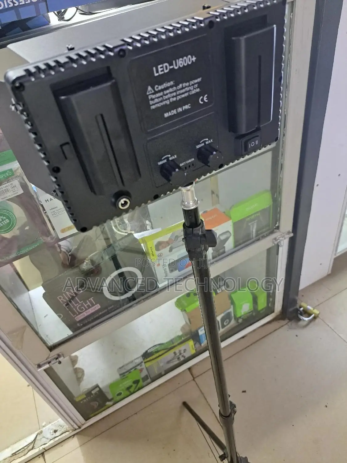 Pro Led 600 Video Light With Stand 2.1m