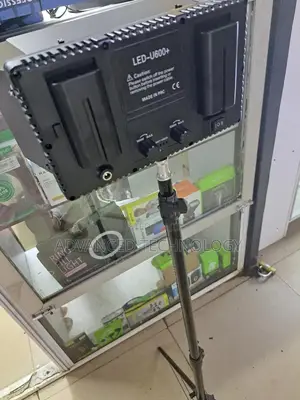 Pro Led 600 Video Light With Stand 2.1m