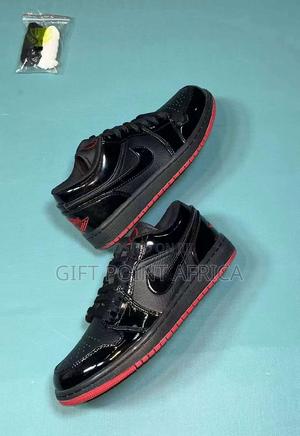 Black Nike SB Sneakers - main view