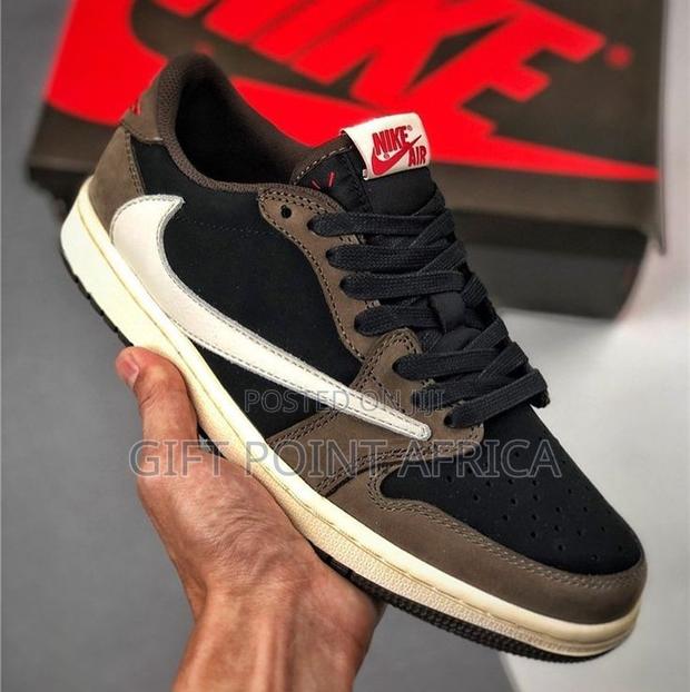 SB Nike Sneakers - main view
