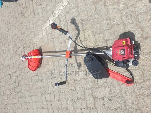 Brushcutter 4 Stroke Petrol Powered - thumbnail 3