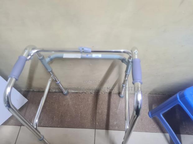 Foldable Walking Frame Without Wheels*