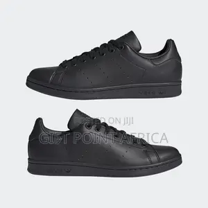 All Black Adidas Stansmith Sneakers