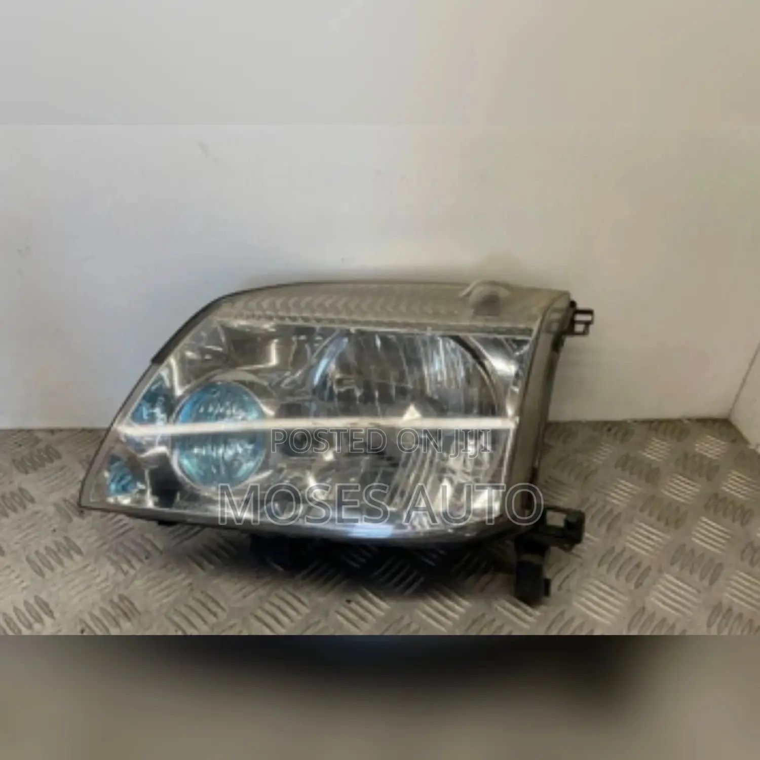 Nissan X-Trail T30 Headlight