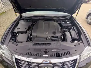 Toyota Crown 2017 Black