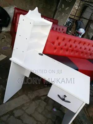 Manicure Table