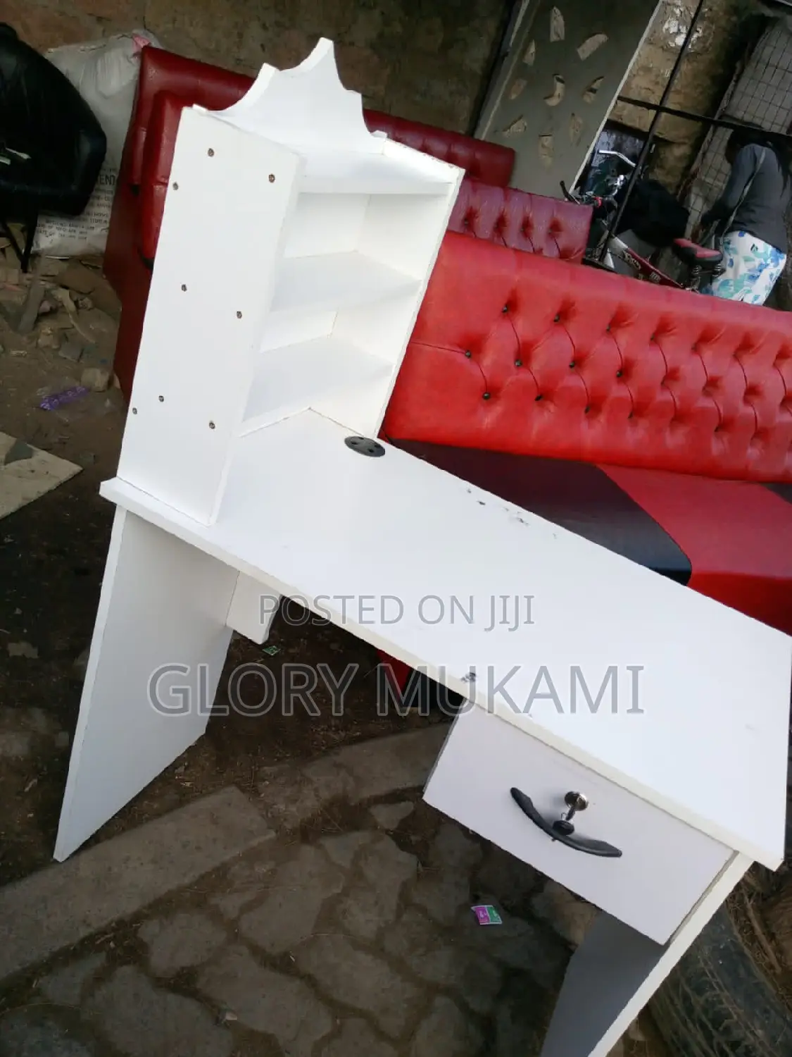 Manicure Table