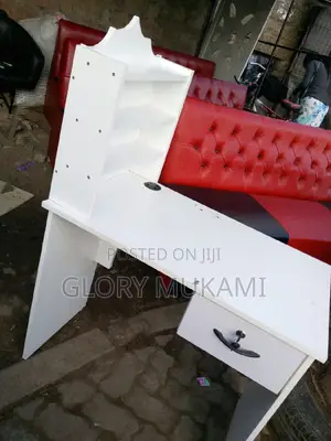 Manicure Table