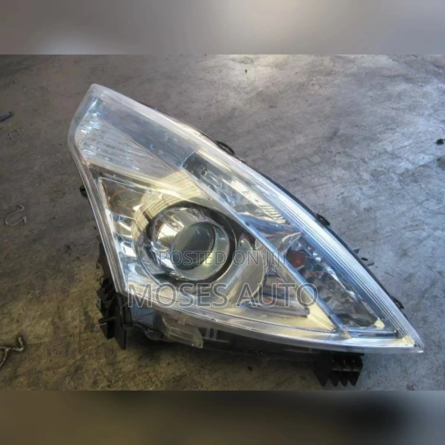 Nissan Teana Headlight