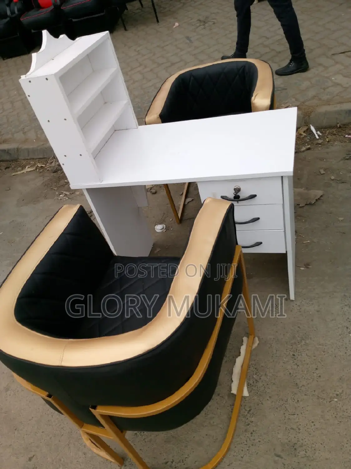 Manicure Table