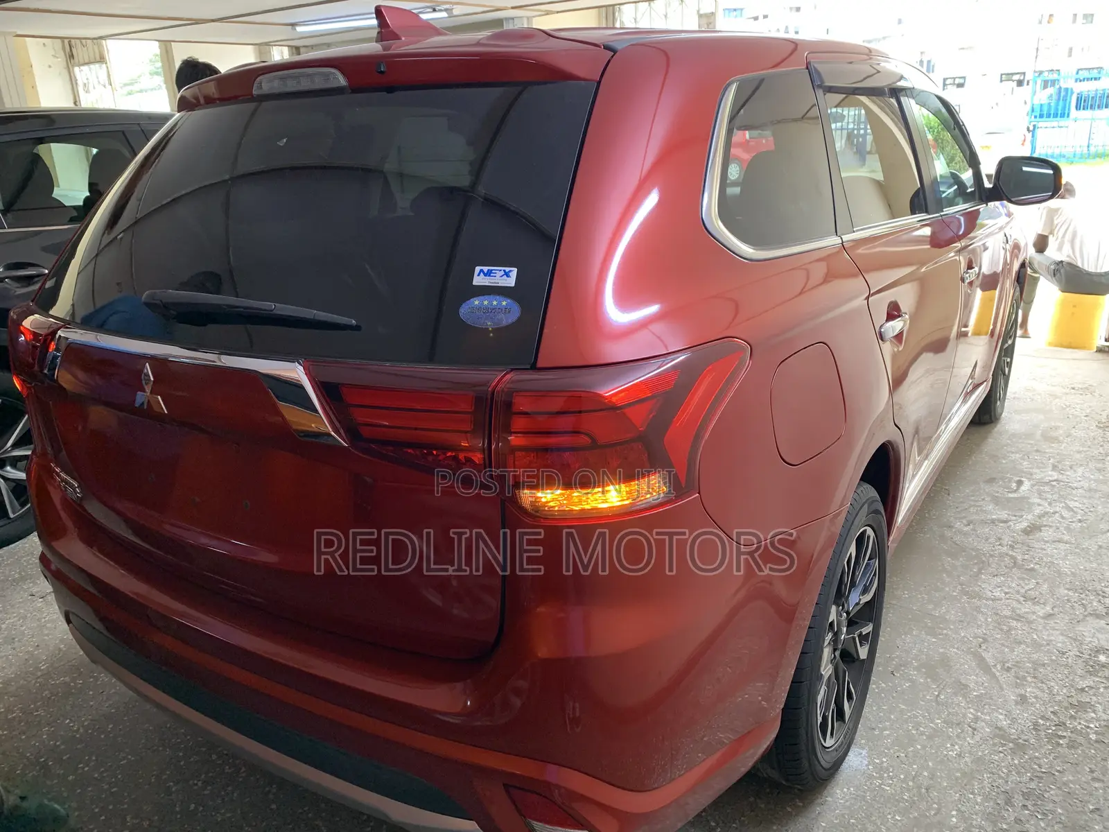 Mitsubishi Outlander 2.0 PHEV AWD 2017 Red