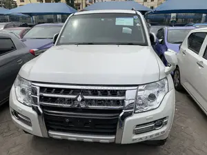 Mitsubishi Pajero 2017 White