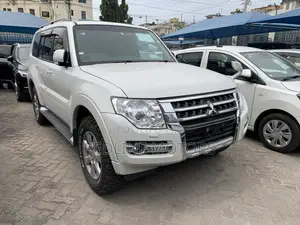 Mitsubishi Pajero 2017 White