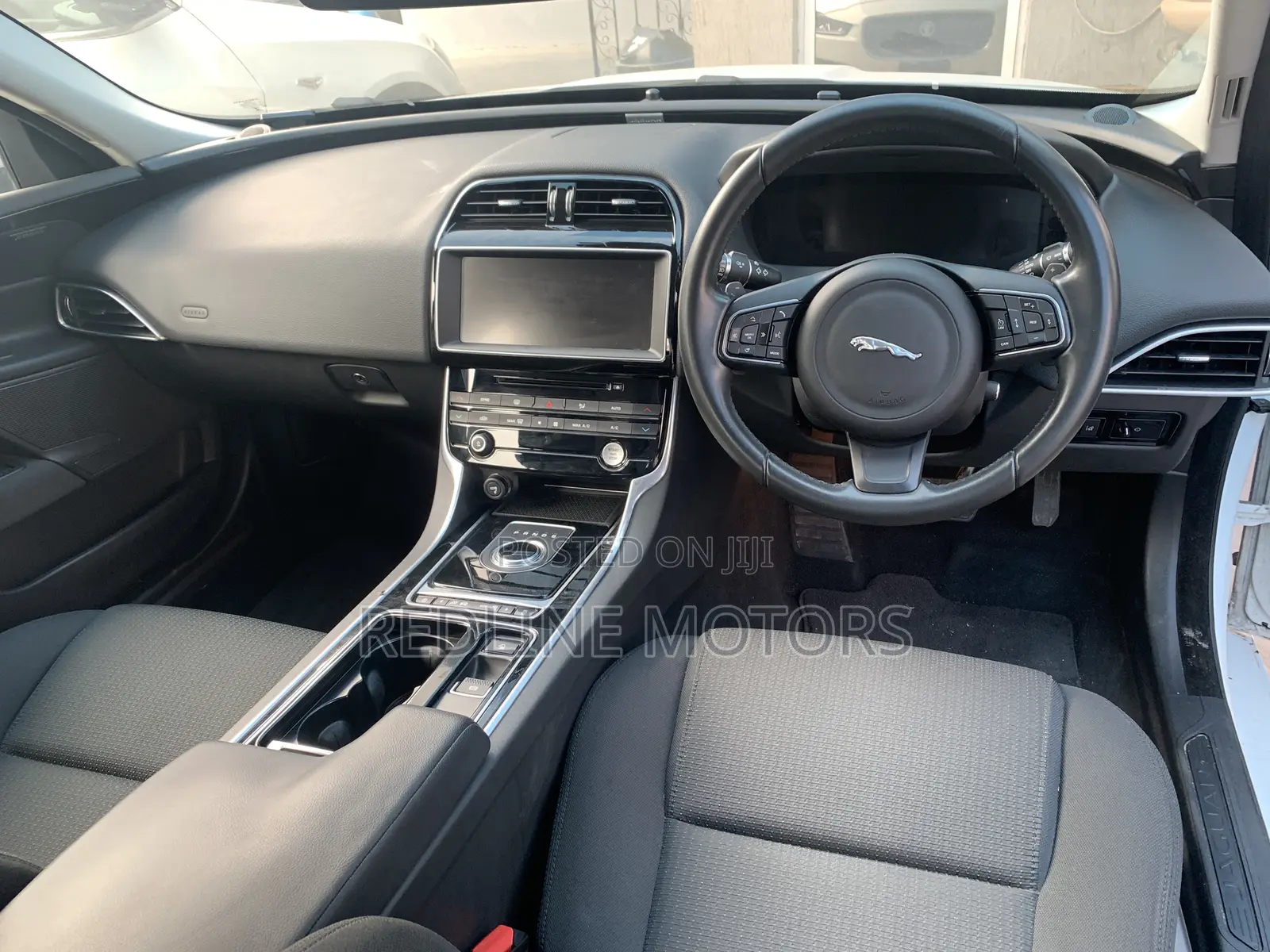 Jaguar XE 2017 Pearl
