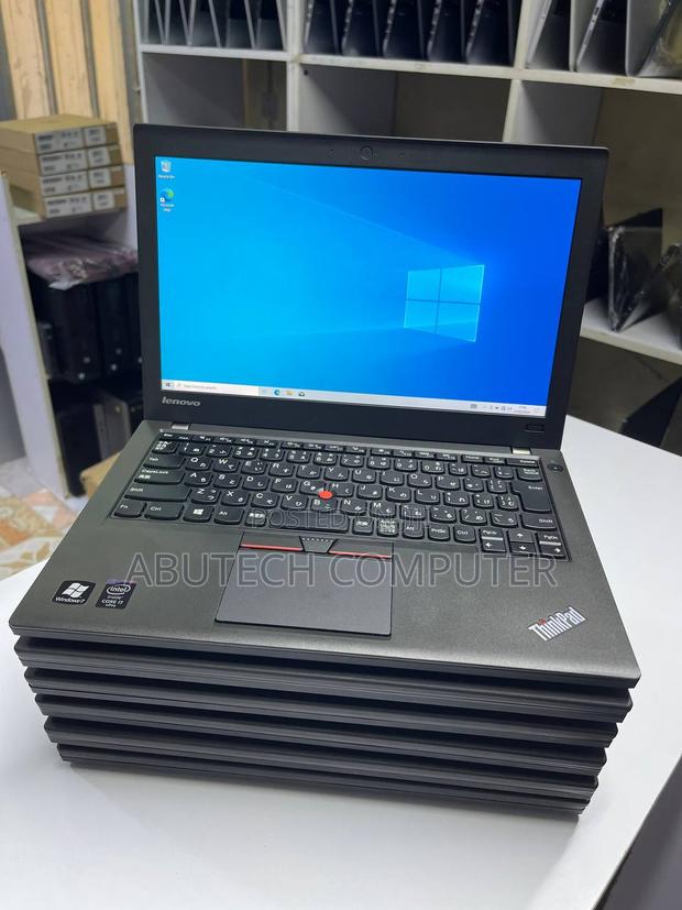 Laptop Lenovo ThinkPad X250 8GB Intel Core I7 SSD 256GB - main view
