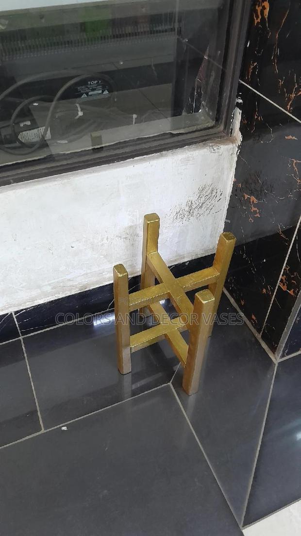 Stand Stool for Planters - main view