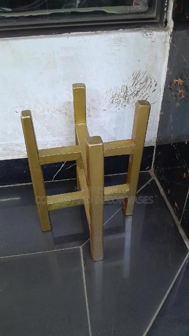 Golden Stand for Plants - main view