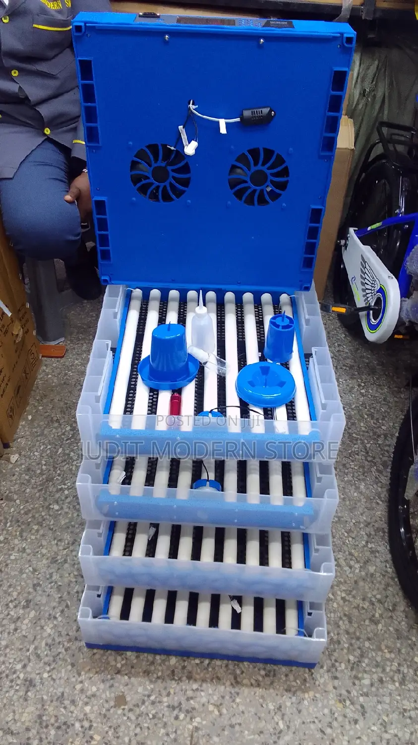 256 Egg Incubator With Feeders