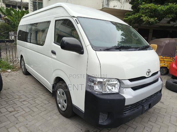 Toyota HiAce 2018 White