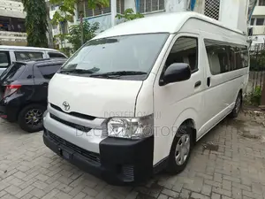 Toyota HiAce 2018 White