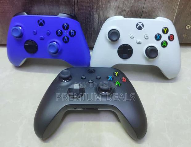 Xbox Series Controller Available.