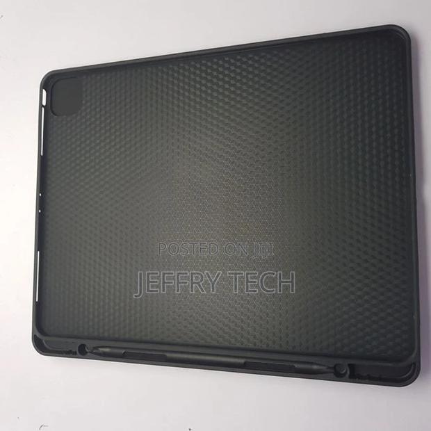iPad 12.9 Case With a Place for the Stylus-Black - thumbnail 3
