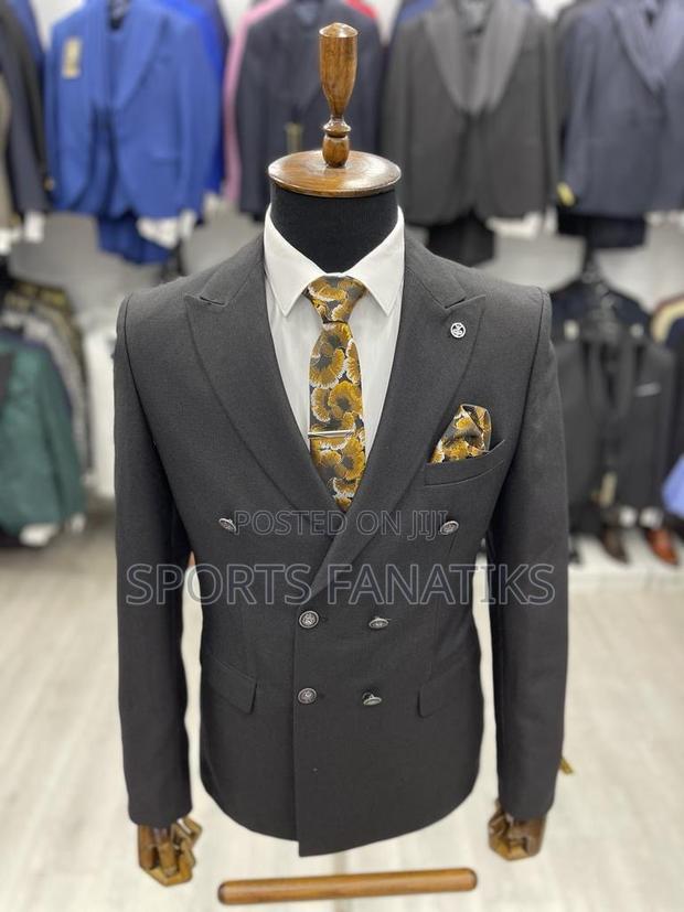 High Quality Blazers Tailored Fit for a Sharp Look - thumbnail 5