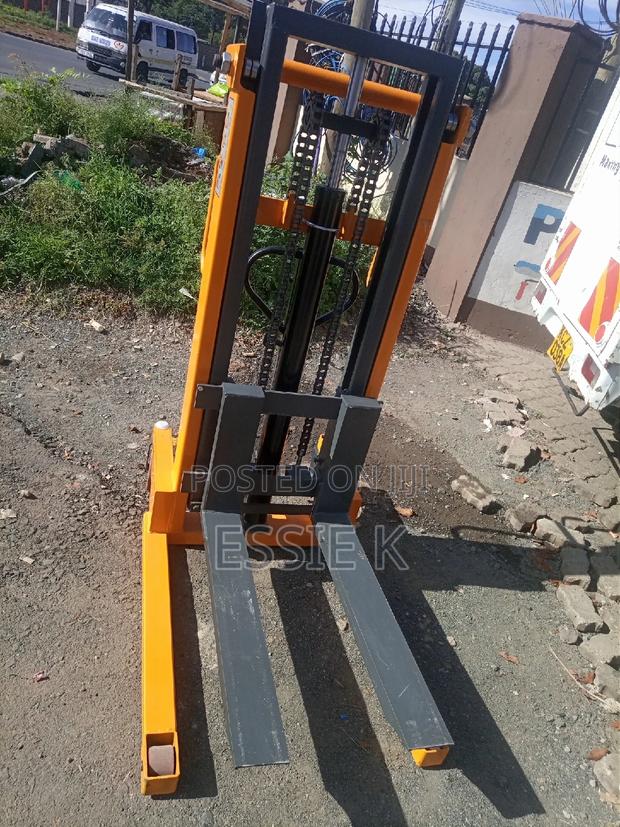 2tonnes Manual Stacker Hydraulic - thumbnail 3