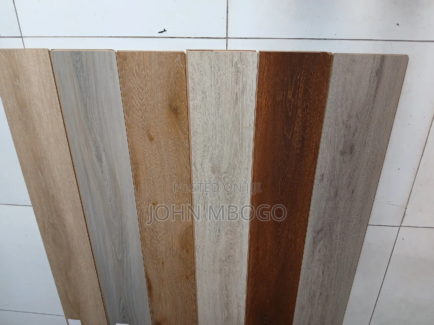 Laminate Flooring - Wooden 8mm