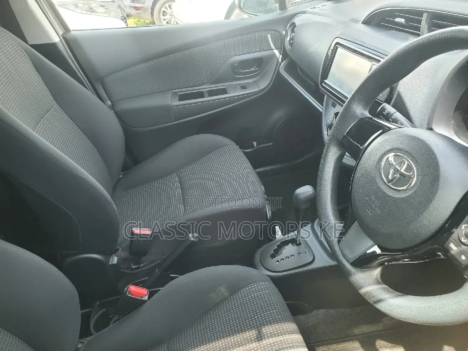 Toyota Vitz 1.3 FWD 5dr 2018 Gray
