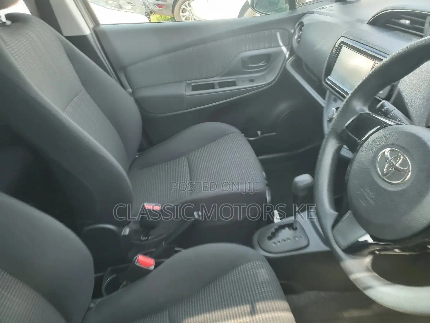 Toyota Vitz 1.3 FWD 5dr 2018 Gray
