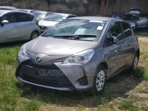 Toyota Vitz 1.3 FWD 5dr 2018 Gray