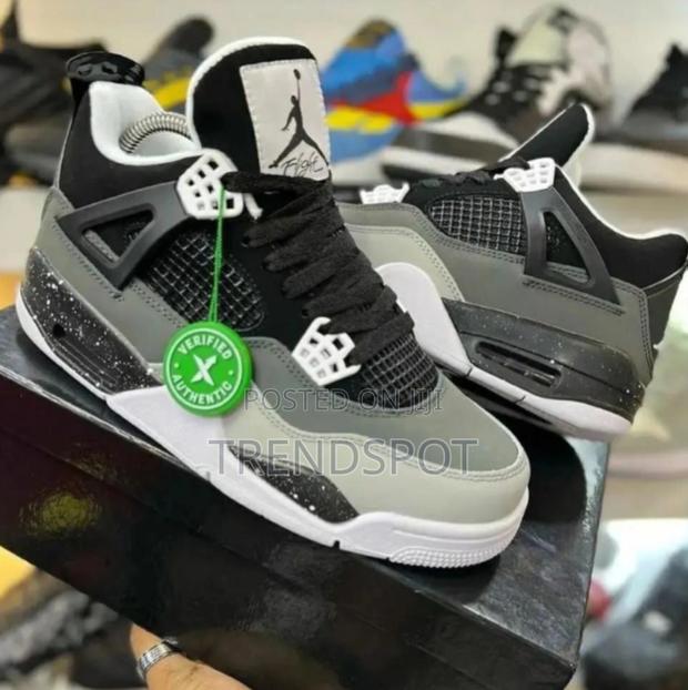Jordan 4 Thunder Grey - thumbnail 3