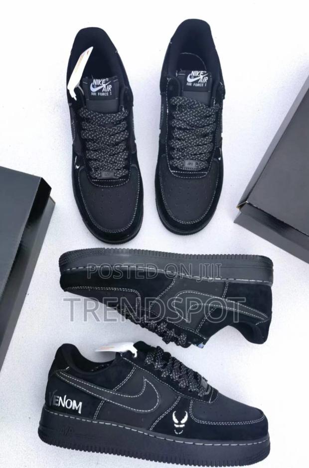 Designer Nike Venom Sneakers - thumbnail 3