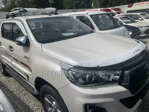 Toyota Hilux TRD White 4x4 2017 White