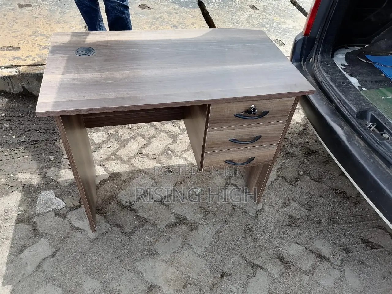 Top Prestigious Office Table or Desk