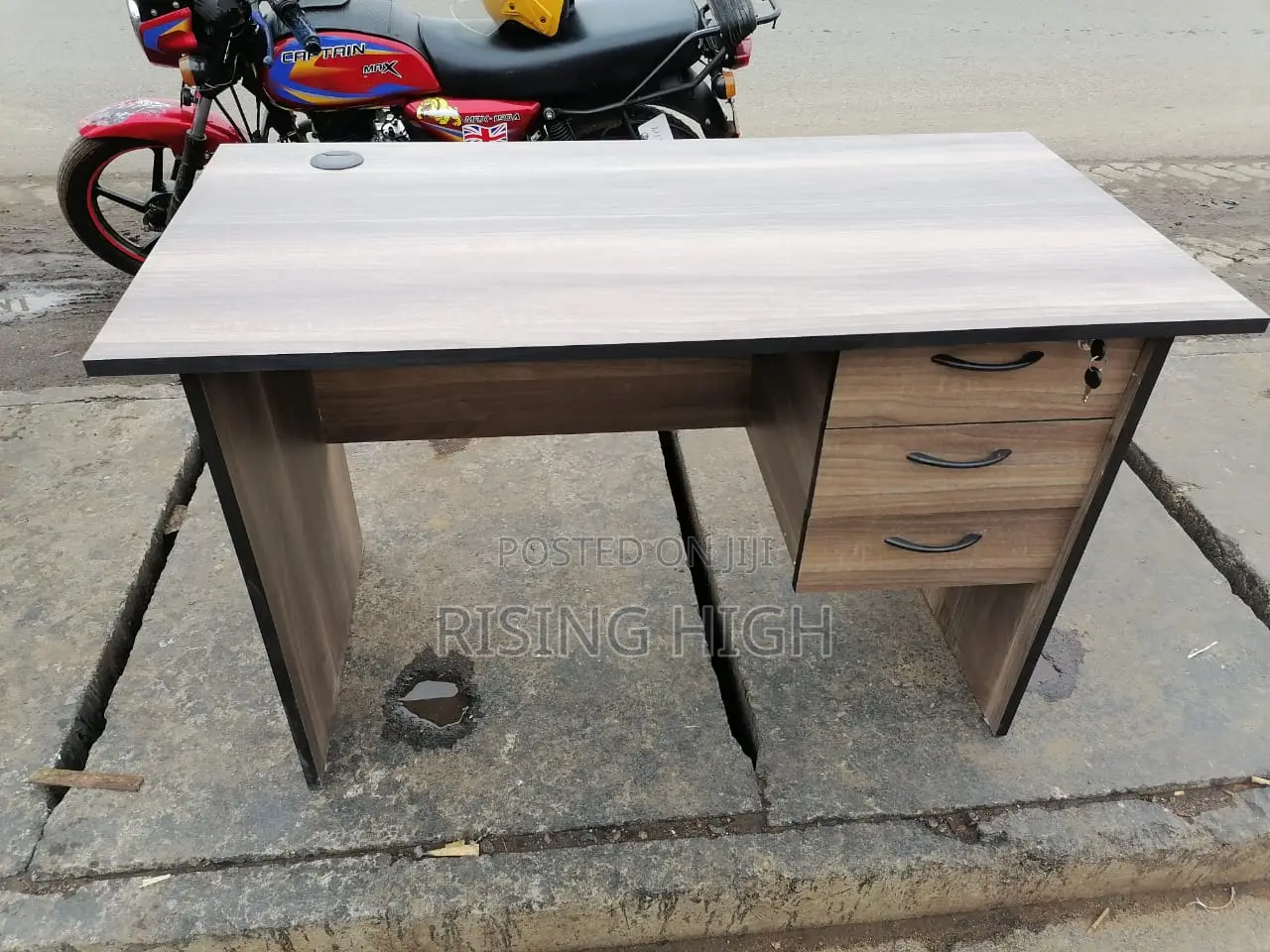 Very Good Quality Office Table or Desk