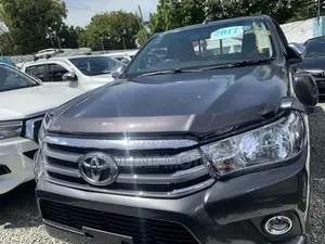 Toyota Hilux 2017 Gray